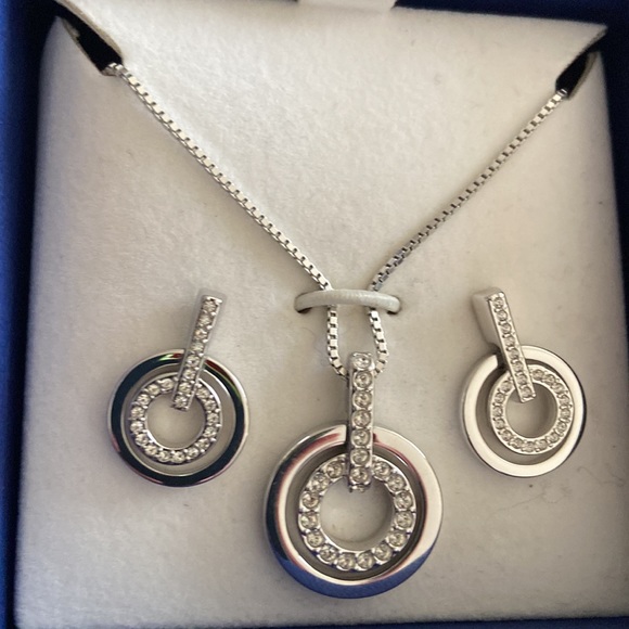 SWAROVSKI SILVER NECKLACE AND EARRINGS SET - Picture 4 of 9